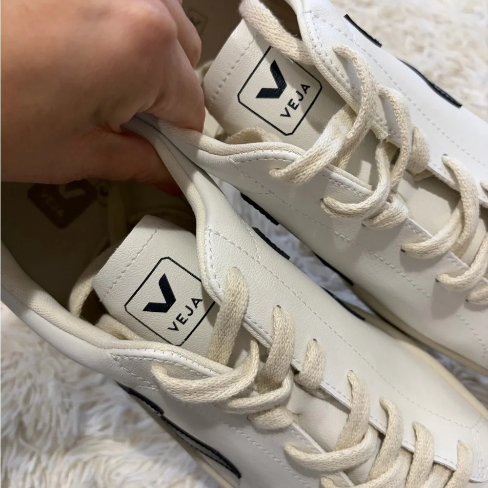 Veja URCA CWL Men’s - Size 11.5 - white Nautico - NWOT